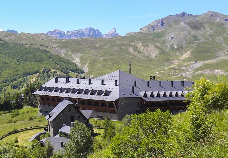 Exterior view of HG Alto Aragon