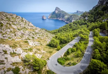 Hairpin road with the ocean in the background