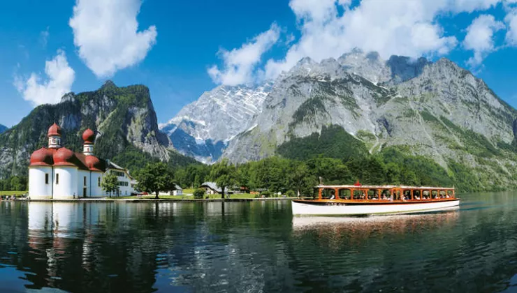 Lake and boat in the Bavarian Alps