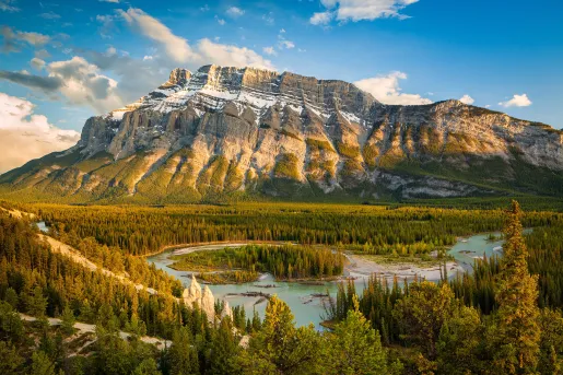 Wide shot of Hoodoos Viewpoint.