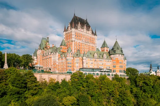 Wide shot of the Fairmont Le Château Frontenac.