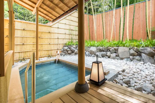 outdoor hot tub
