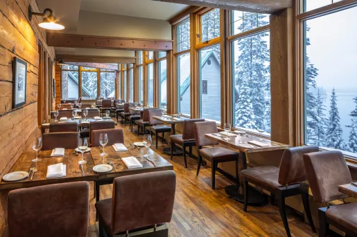 Cabin restaurant with leather chairs and square dining tables